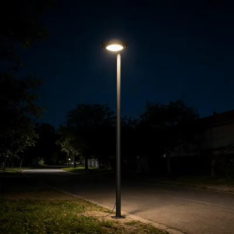 Outdoor Lighting Poles - โคมไฟสวน LED พร้อมเสาเหล็ก สำหรับภายนอกอาคาร ระดับการป้องกันน้ำและฝุ่น IP65